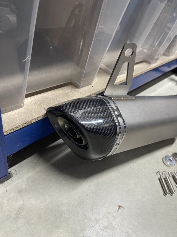 Vespa GTS 125-300 Auspuffanlage / Carbon – Bild 2